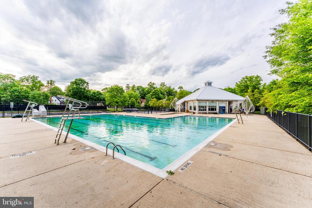47024 BERWICK COURT