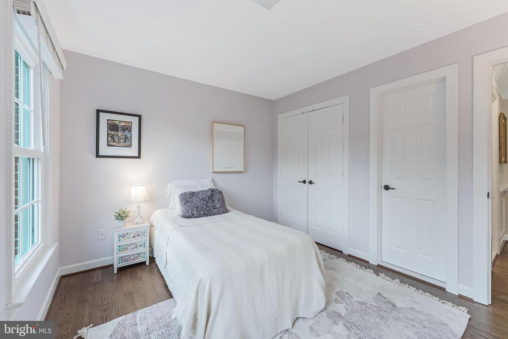 47024 BERWICK COURT