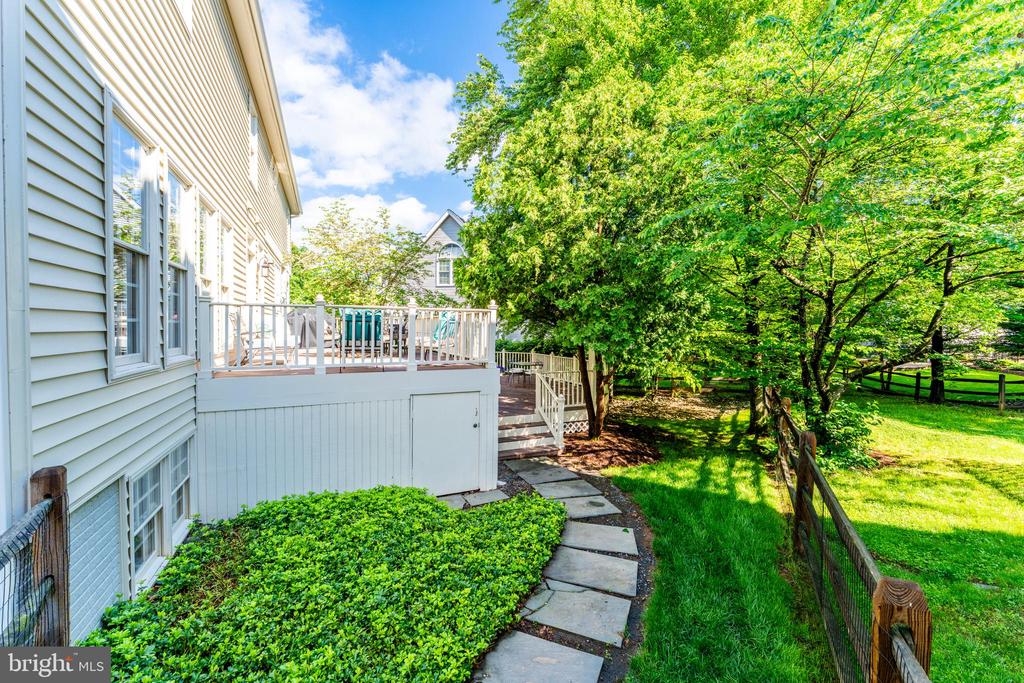 47024 BERWICK COURT