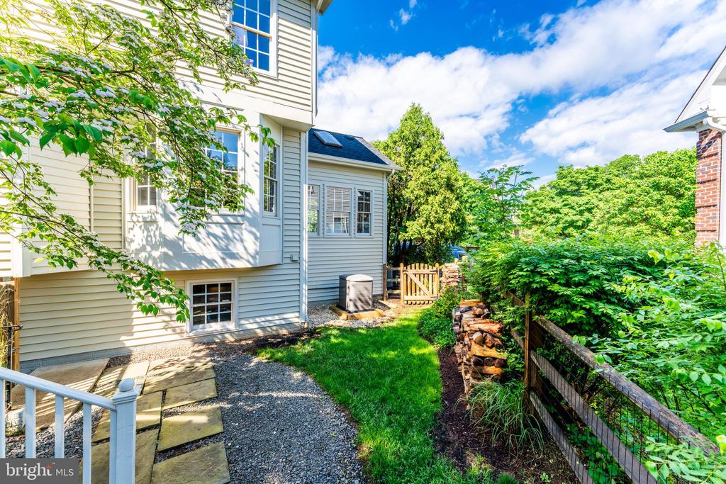 47024 BERWICK COURT