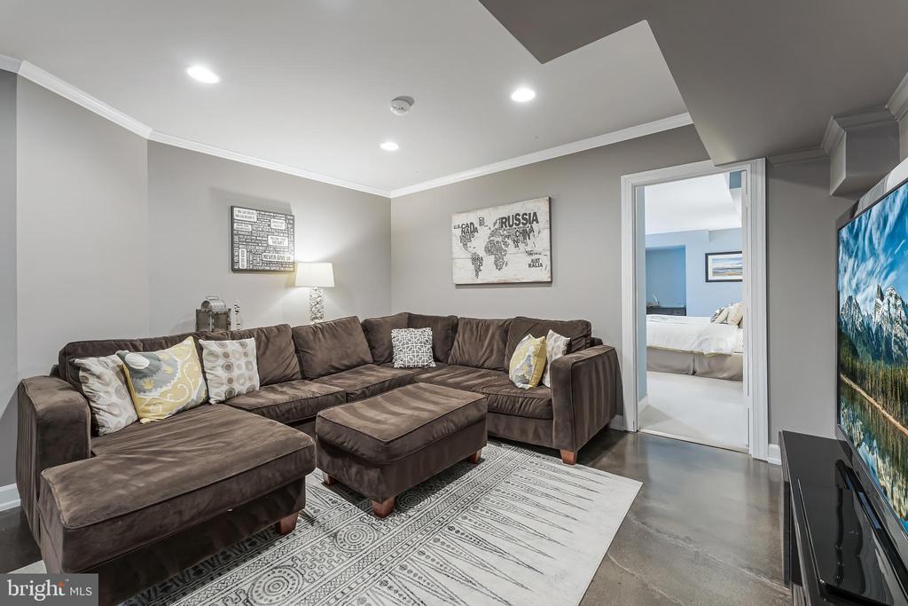 47024 BERWICK COURT