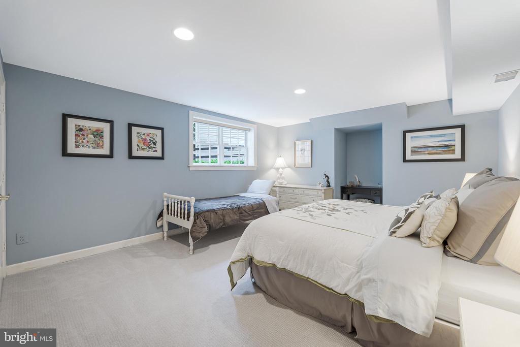 47024 BERWICK COURT