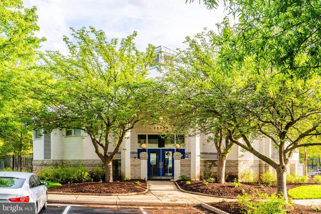 47024 BERWICK COURT