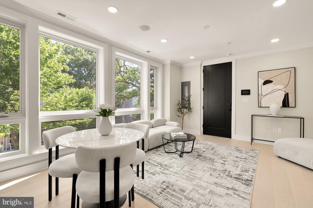 2305 NICHOLSON SE Unit: 301