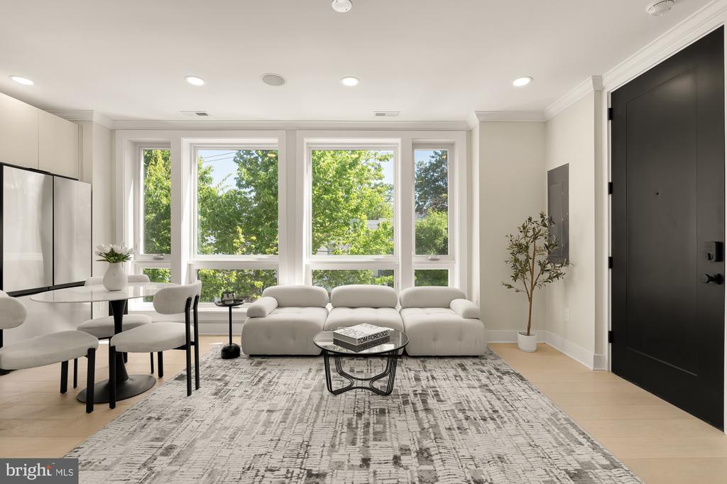 2305 NICHOLSON SE Unit: 301