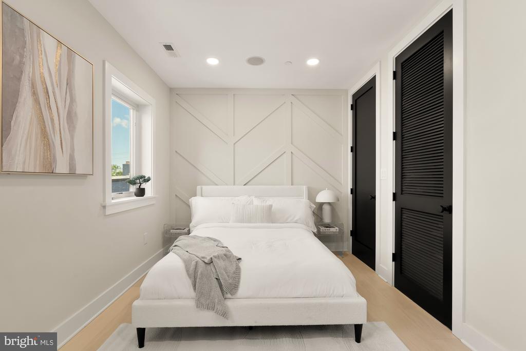 2305 NICHOLSON SE Unit: 301