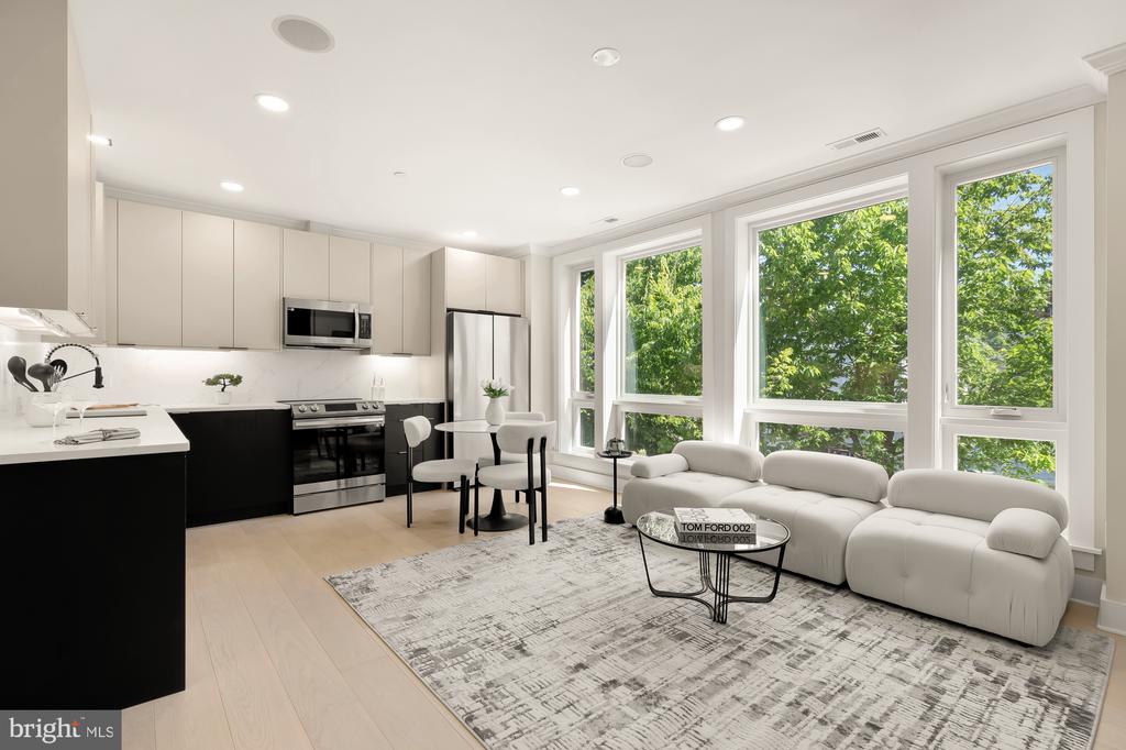 2305 NICHOLSON SE Unit: 301
