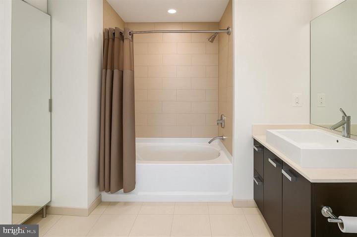 1010 MASSACHUSETTS AVENUE NW Unit: 1212