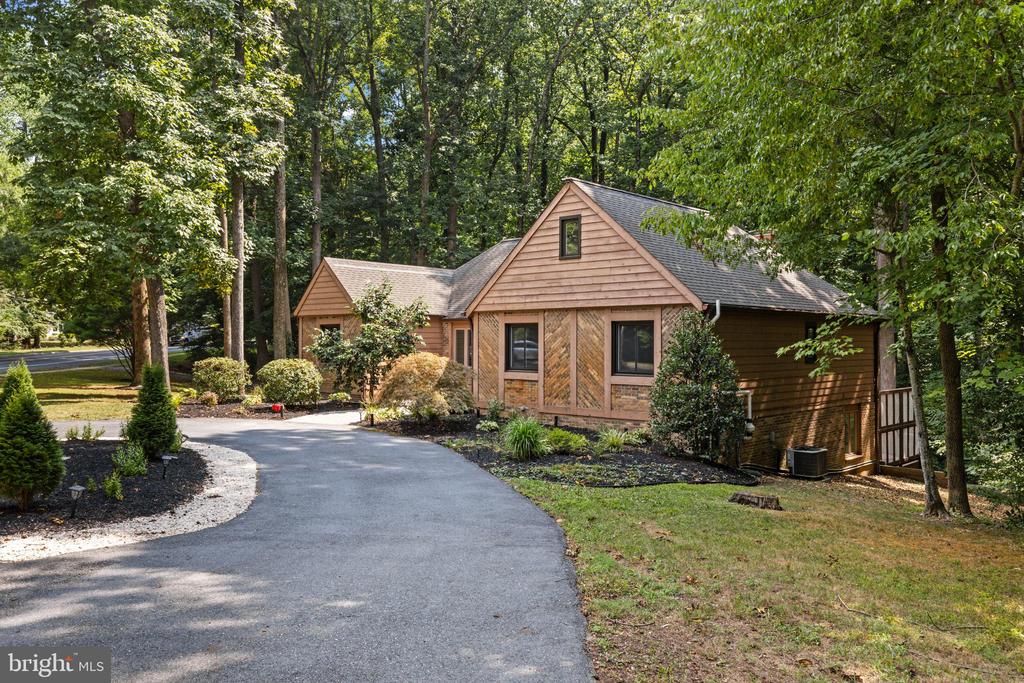 1698 BRICKHOUSE BAR COURT