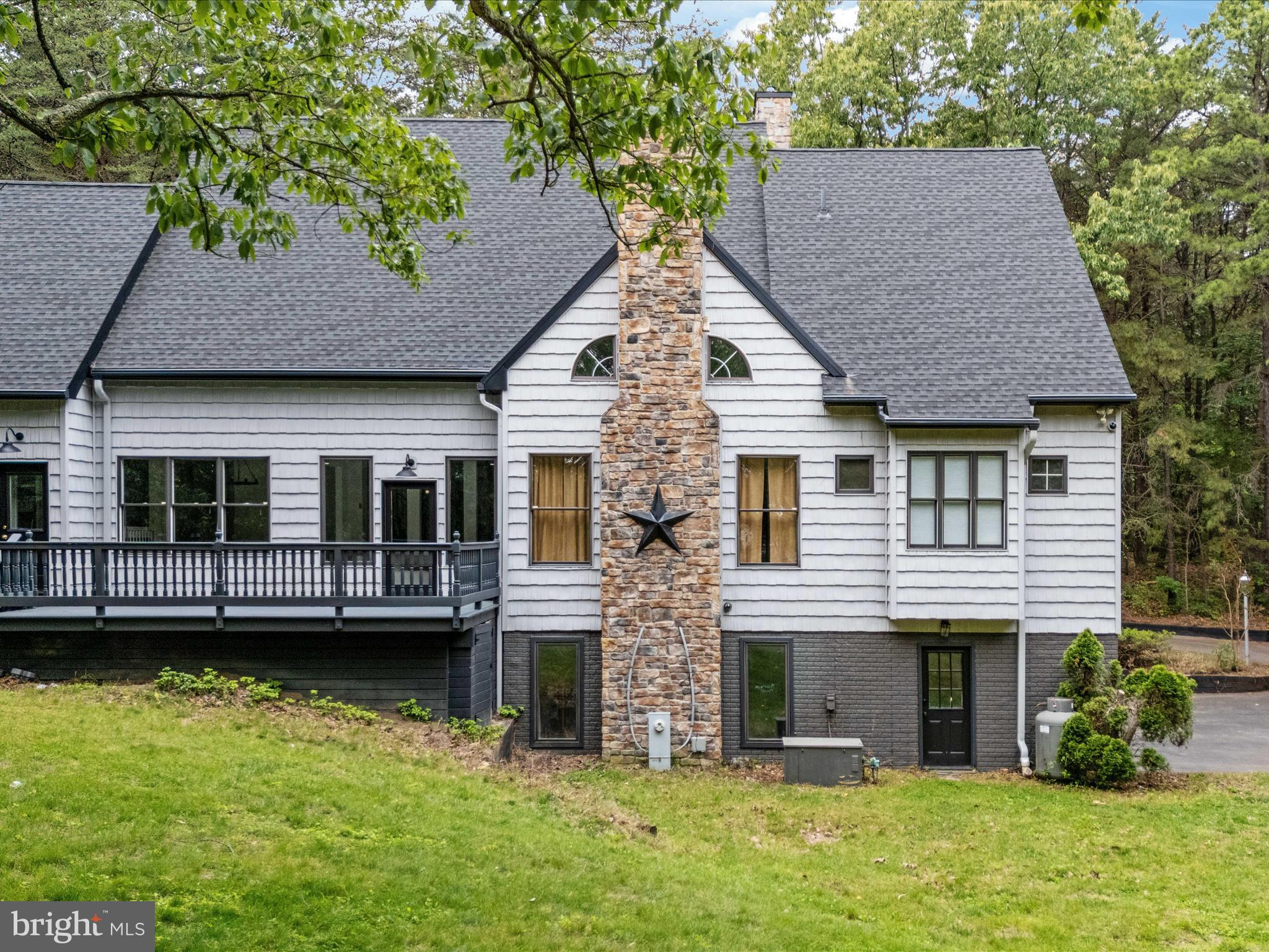 361 North Shore Rd