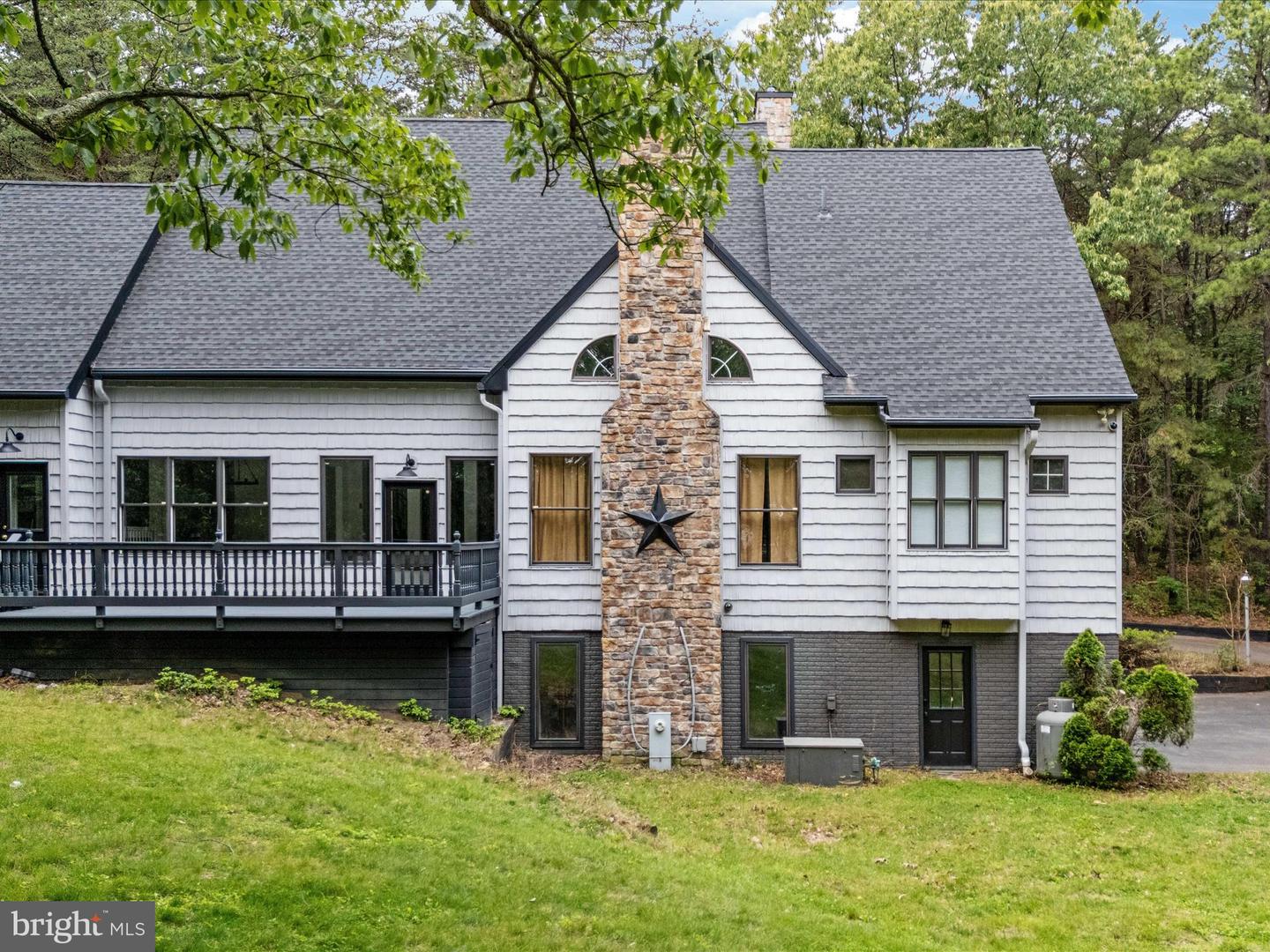 361 North Shore Rd