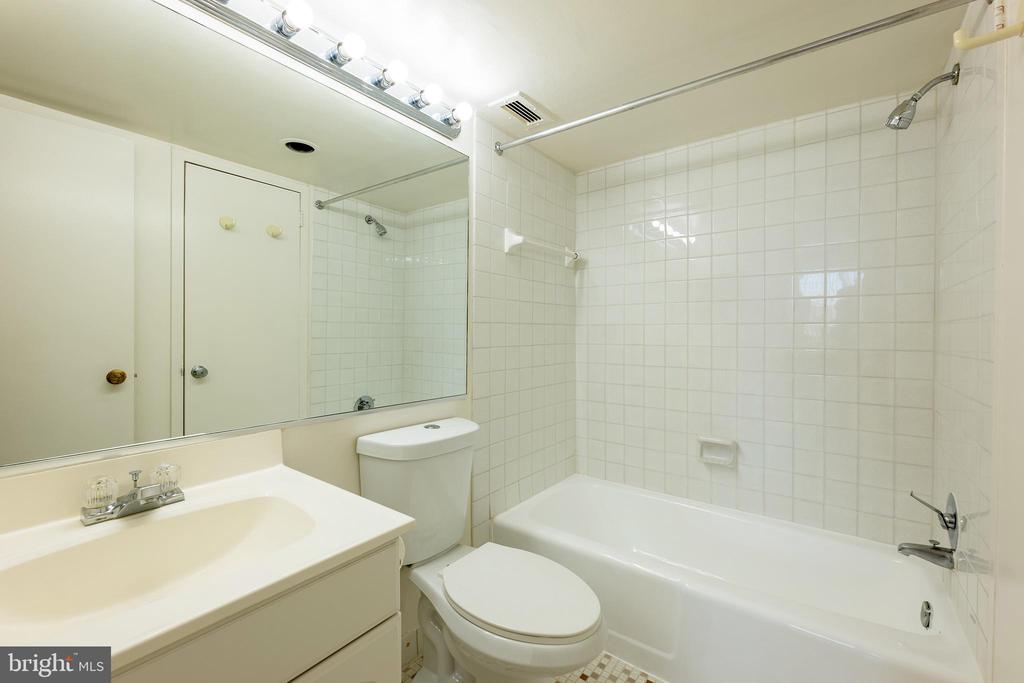 6100 Westchester Park Dr #1408