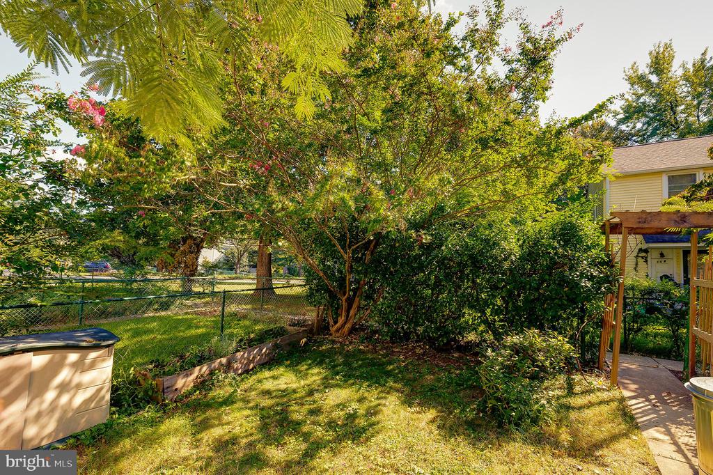 16 RIDGE ROAD N