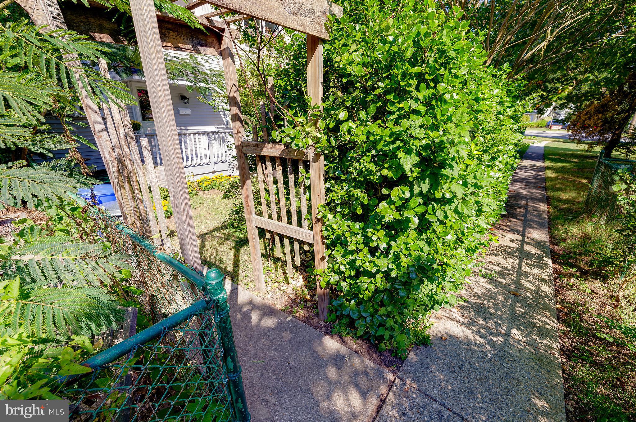 16 RIDGE ROAD N