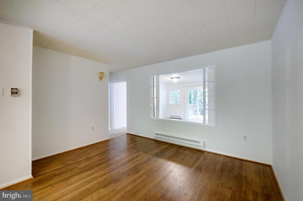 16 RIDGE ROAD N