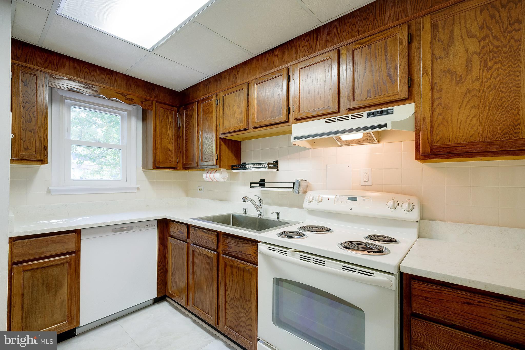 16 RIDGE ROAD N