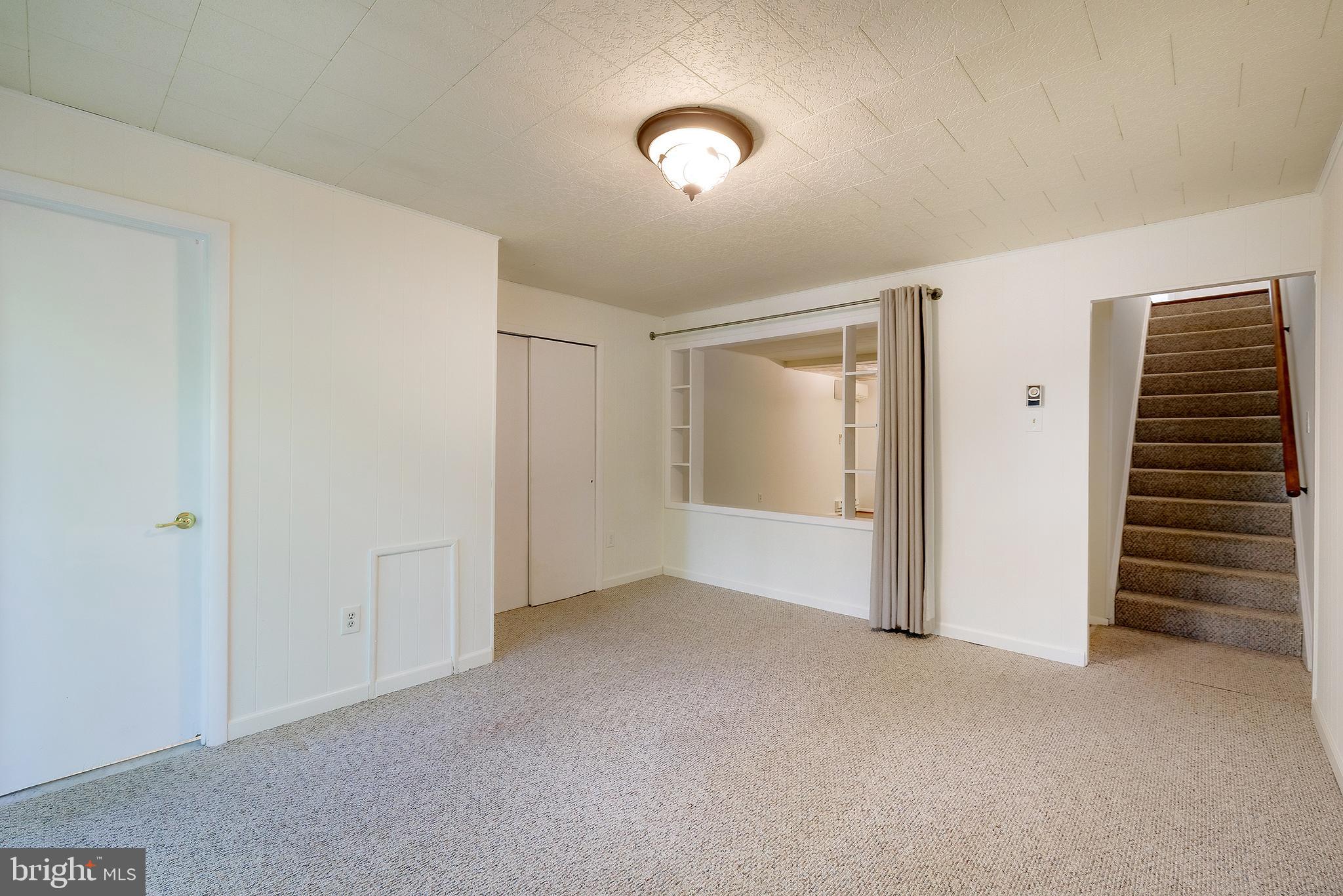 16 RIDGE ROAD N