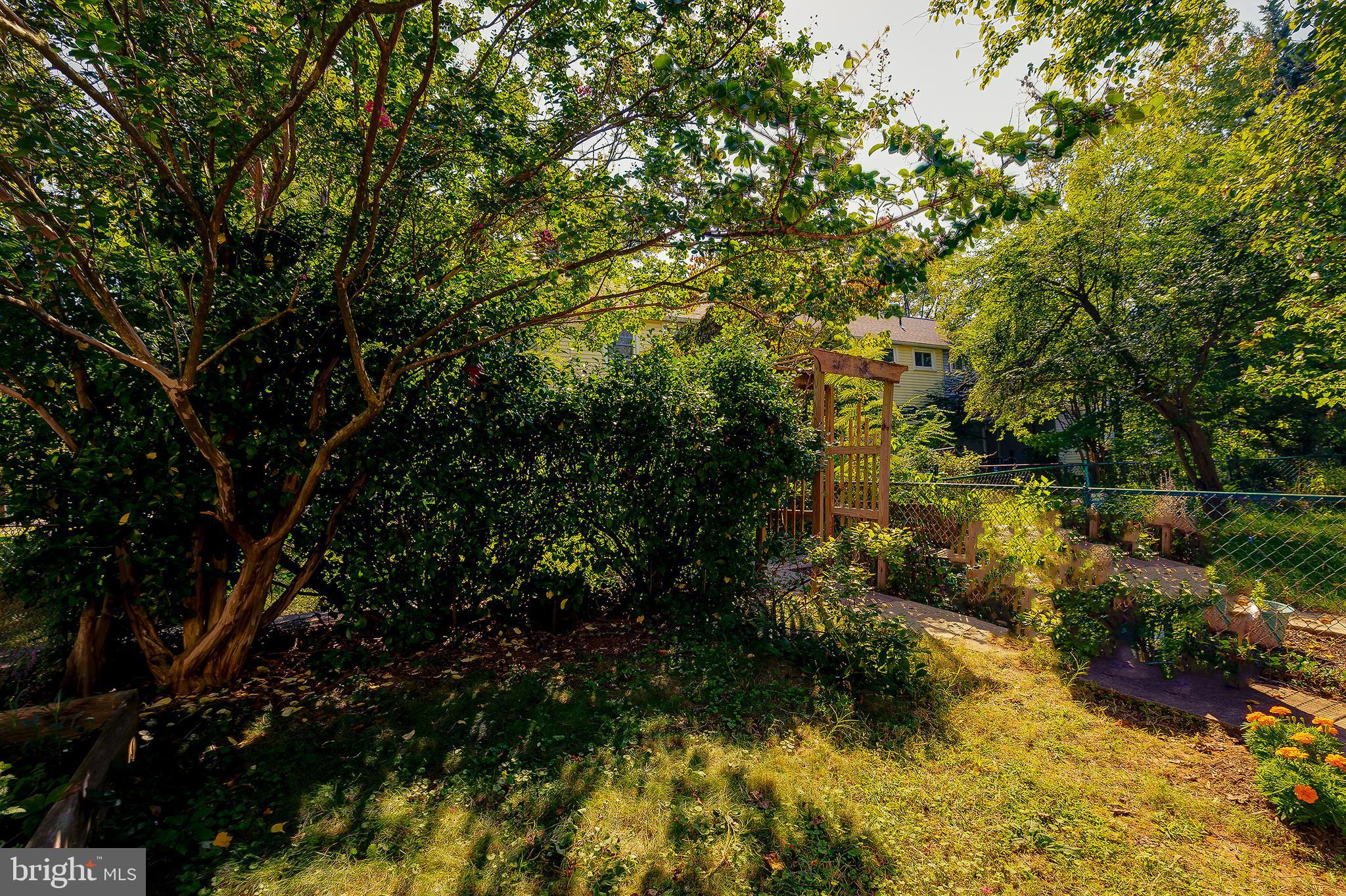 16 RIDGE ROAD N