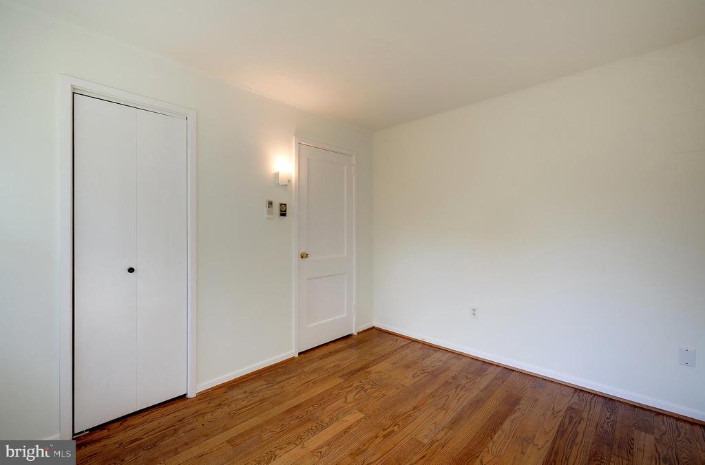 16 RIDGE ROAD N
