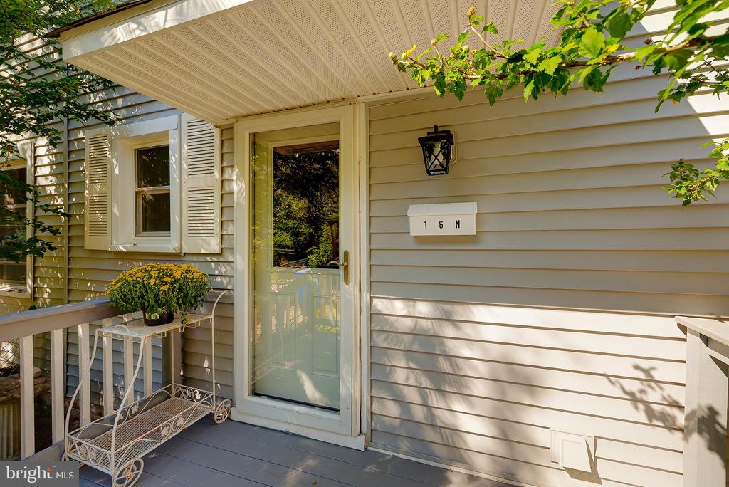 16 RIDGE ROAD N