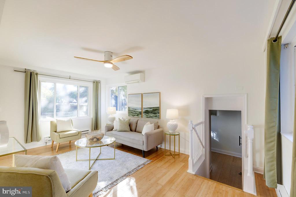 10 HILLSIDE ROAD A