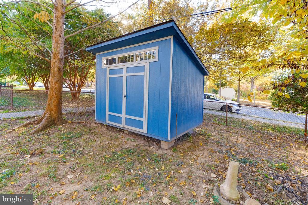 10 HILLSIDE ROAD A