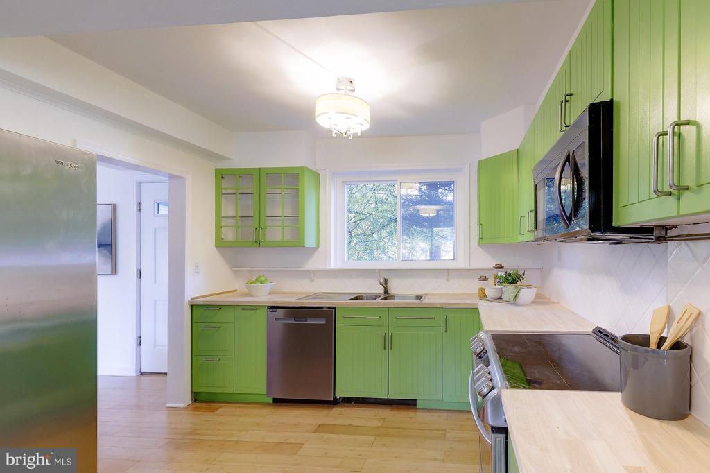 10 HILLSIDE ROAD A