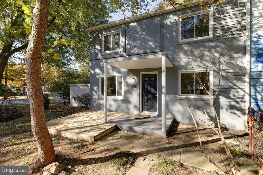 10 HILLSIDE ROAD A
