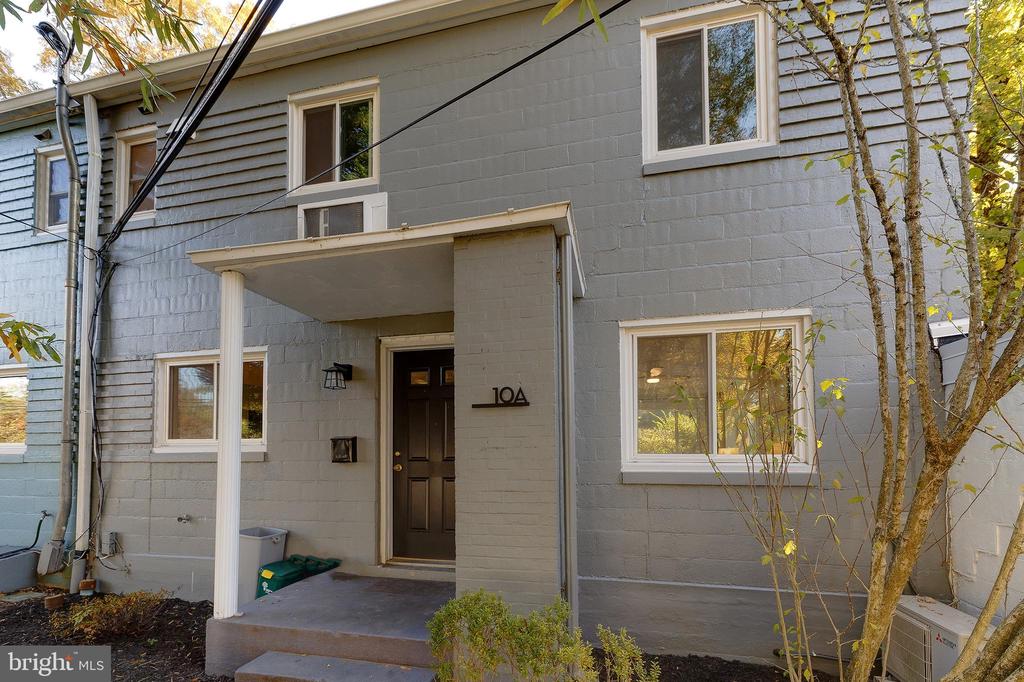 10 HILLSIDE ROAD A