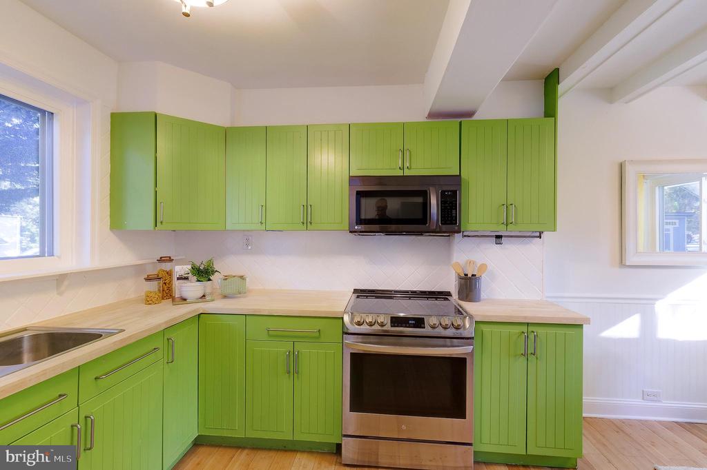 10 HILLSIDE ROAD A