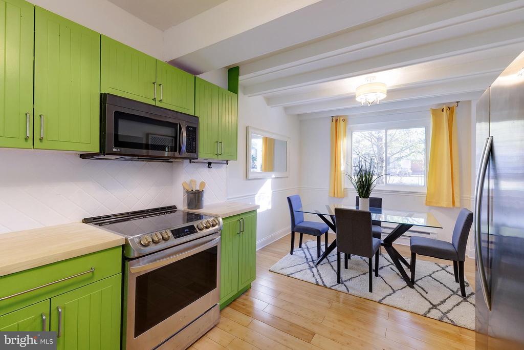 10 HILLSIDE ROAD A