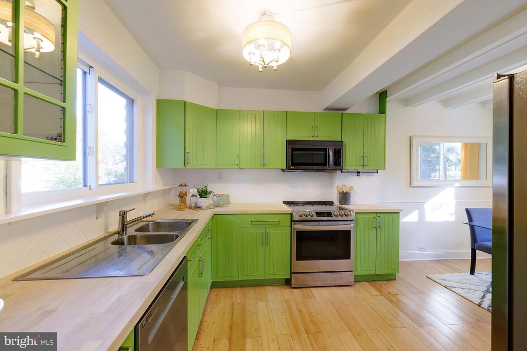 10 HILLSIDE ROAD A