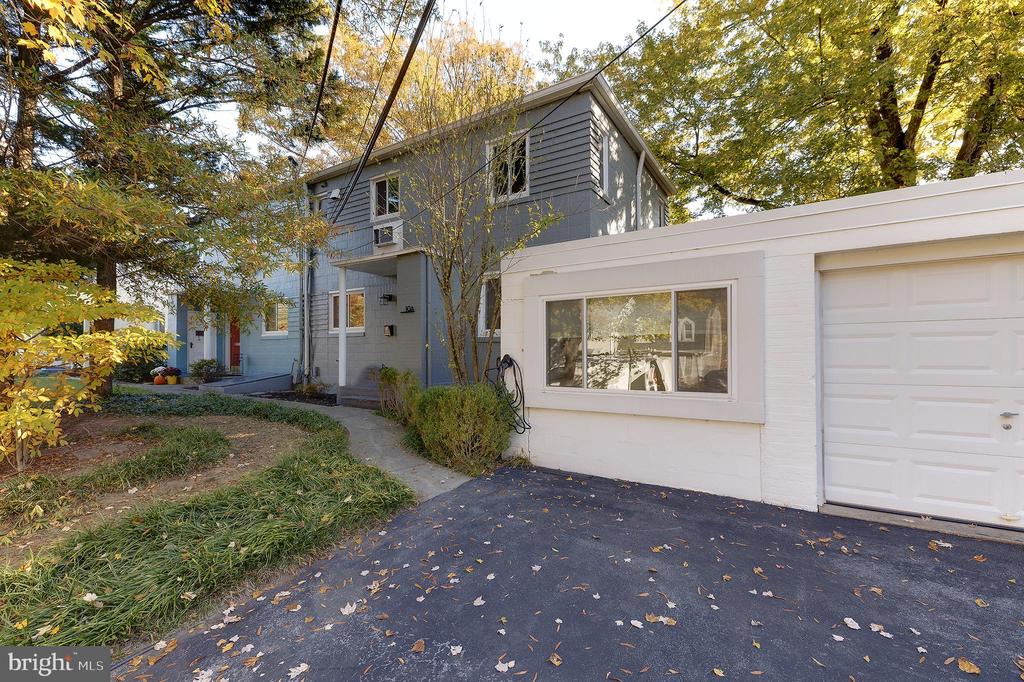 10 HILLSIDE ROAD A