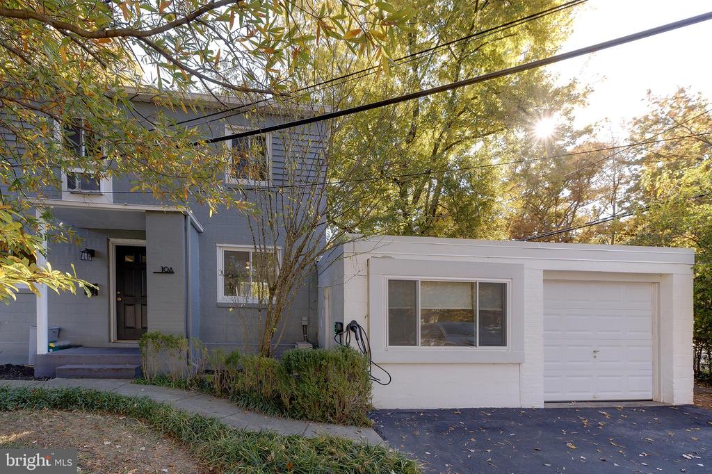 10 HILLSIDE ROAD A