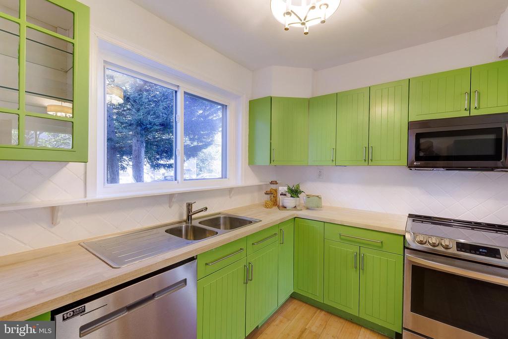 10 HILLSIDE ROAD A