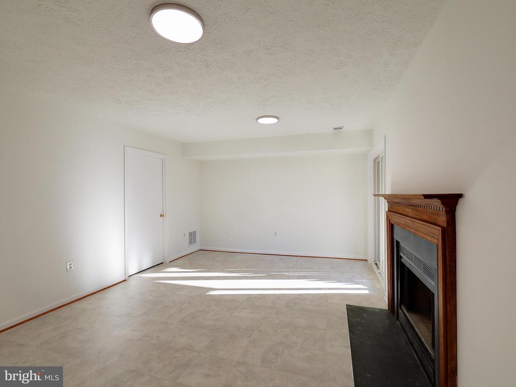 7851 EMILYS WAY
