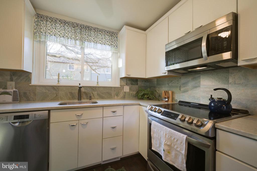 1 NORTHWAY F