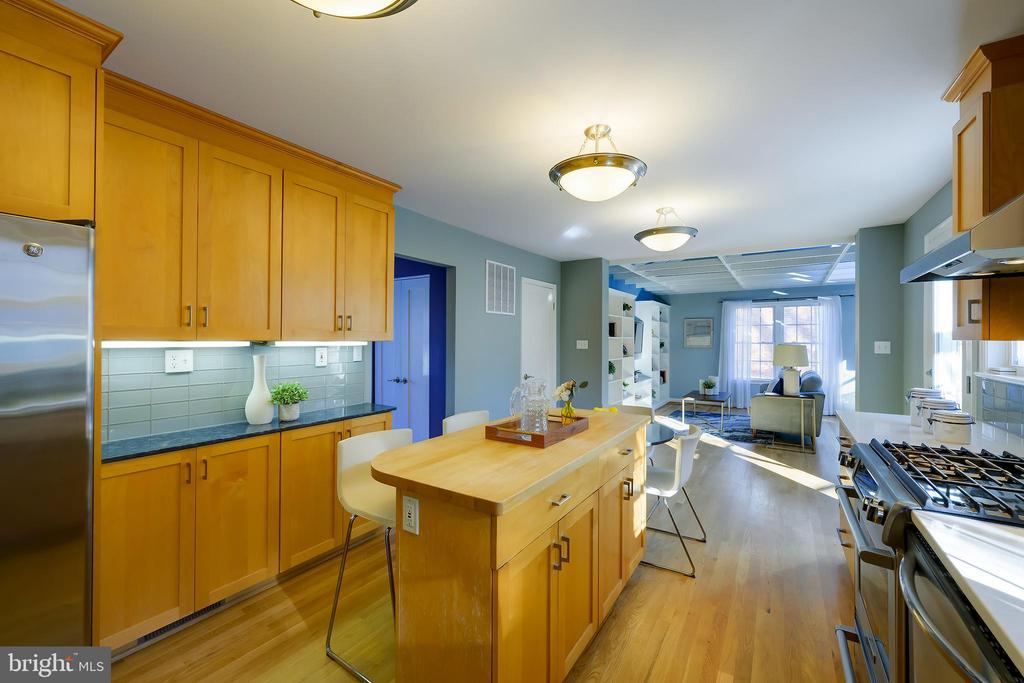 115 LAKESIDE DRIVE