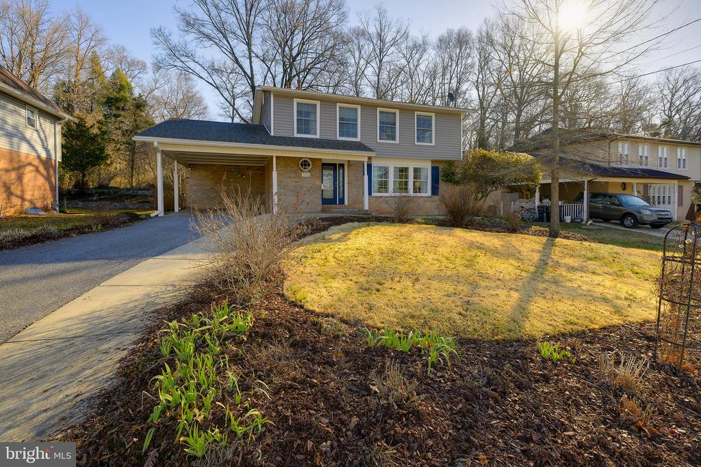 115 LAKESIDE DRIVE