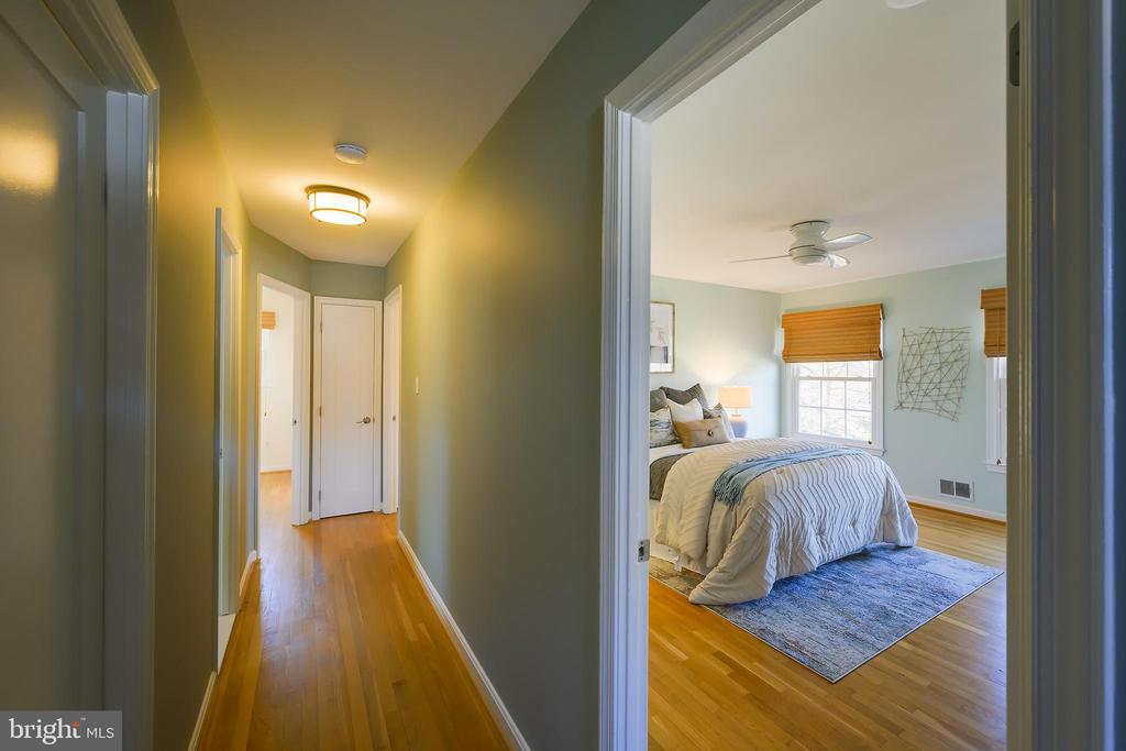 115 LAKESIDE DRIVE