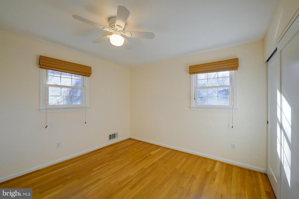 115 LAKESIDE DRIVE