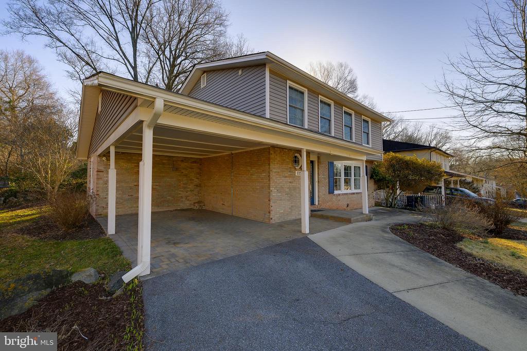 115 LAKESIDE DRIVE