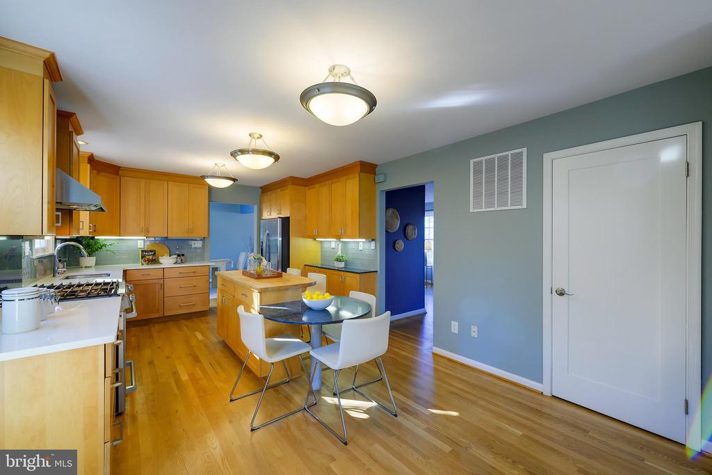 115 LAKESIDE DRIVE