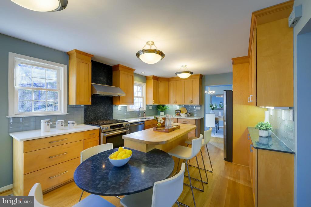 115 LAKESIDE DRIVE