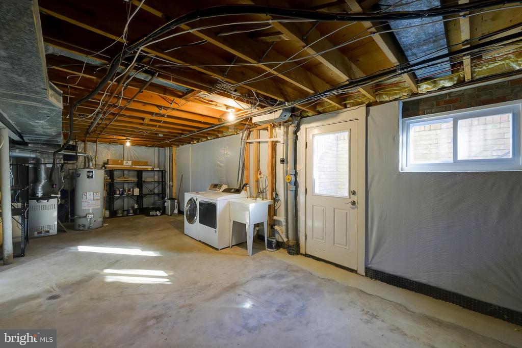 115 LAKESIDE DRIVE