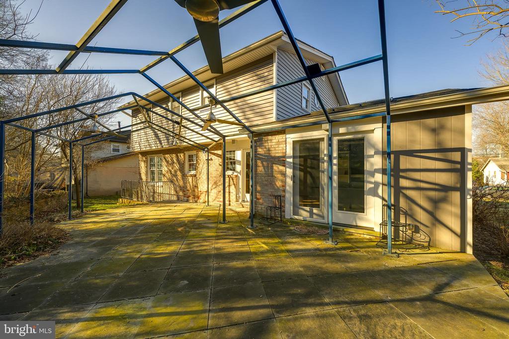 115 LAKESIDE DRIVE