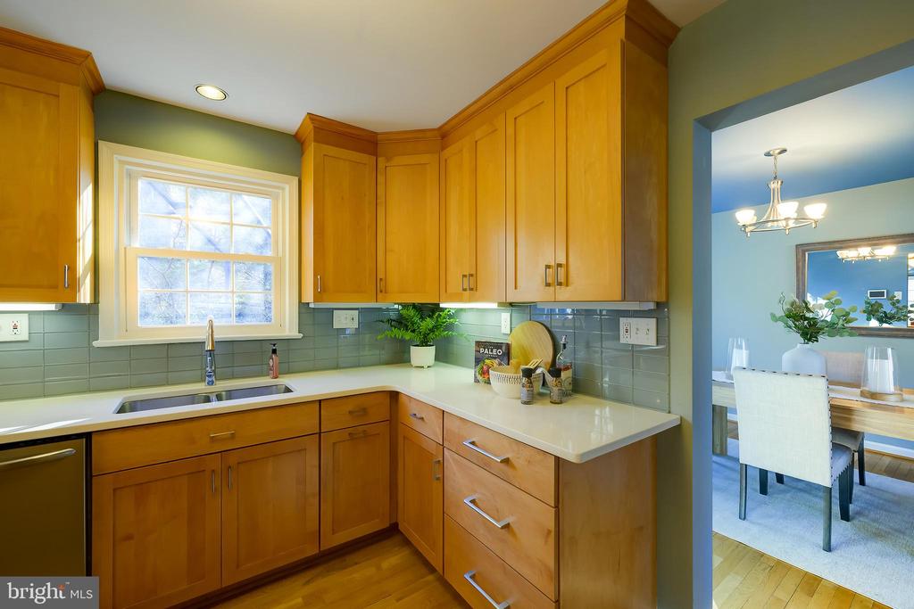 115 LAKESIDE DRIVE