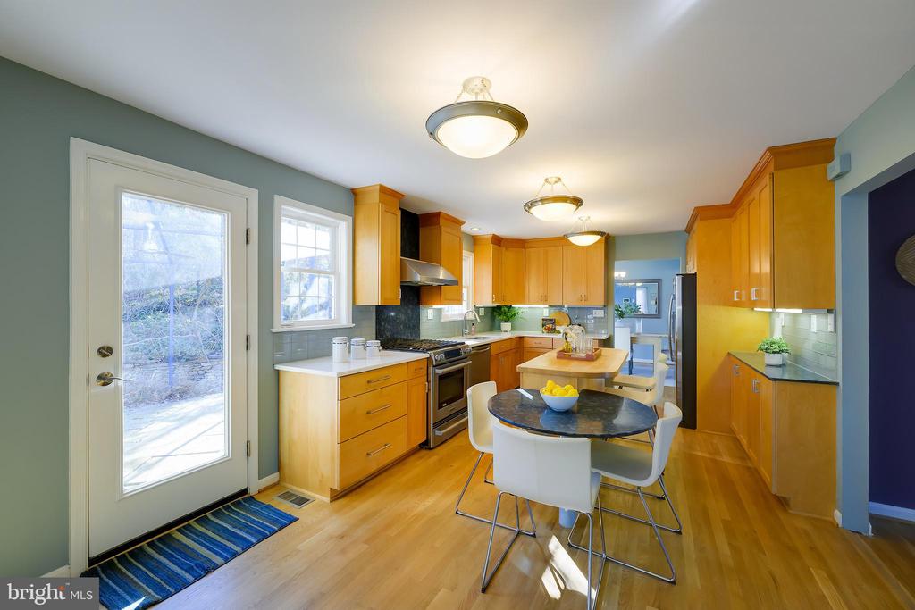 115 LAKESIDE DRIVE