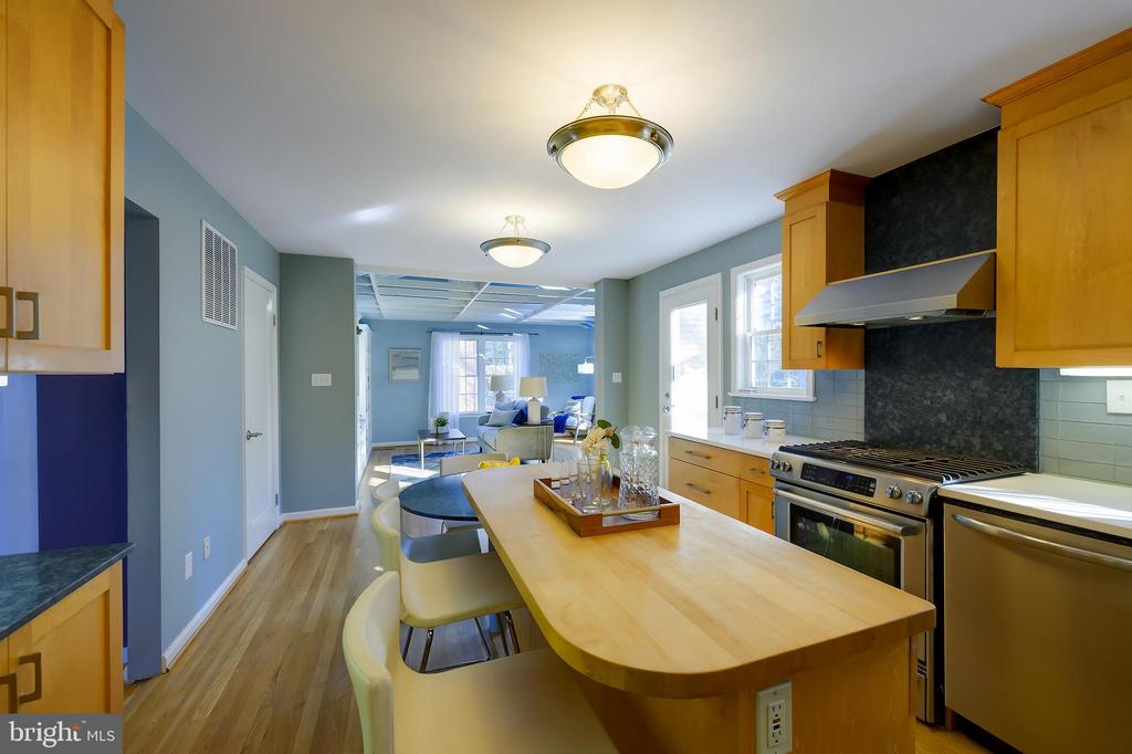 115 LAKESIDE DRIVE
