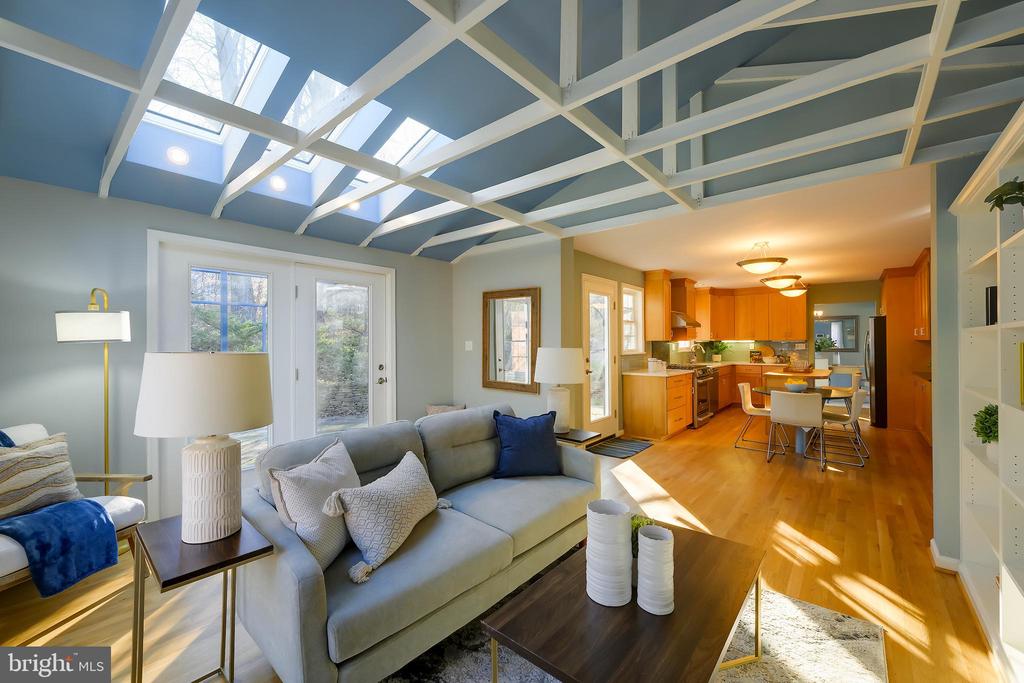 115 LAKESIDE DRIVE